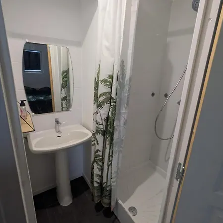 Dans Maison Partagee - Salle De Bain Privee - A Cote Du Metro * Roubaix