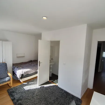 Dans Maison Partagee - Salle De Bain Privee - A Cote Du Metro